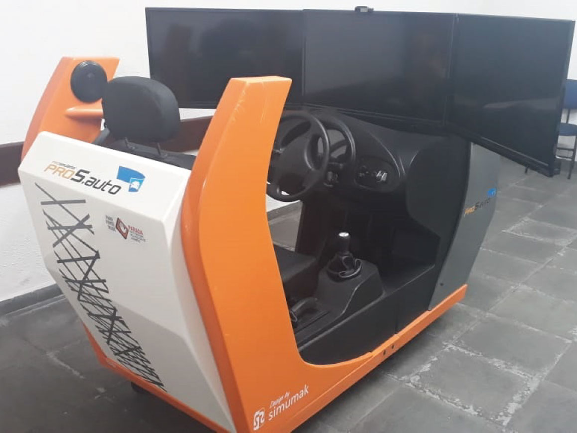 O simulador de direção no processo de formação de condutores (Autoescola Master)